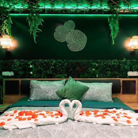 L'Oasis Tropicale, Jacuzzi, Love Room Roppenheim Luaran gambar