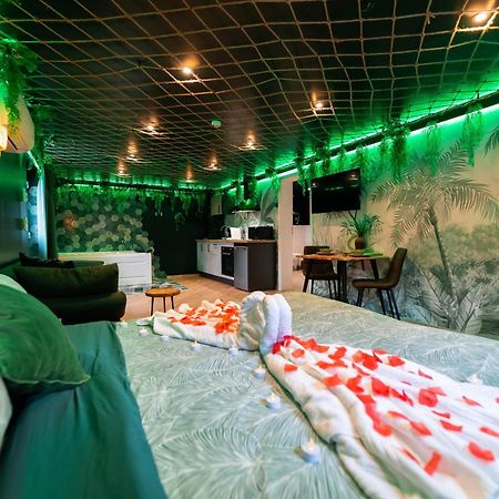 L'Oasis Tropicale, Jacuzzi, Love Room Roppenheim Luaran gambar