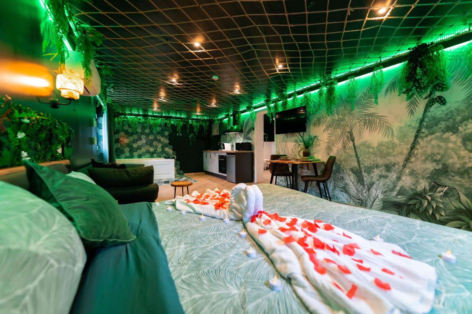 L'Oasis Tropicale, Jacuzzi, Love Room Roppenheim Luaran gambar