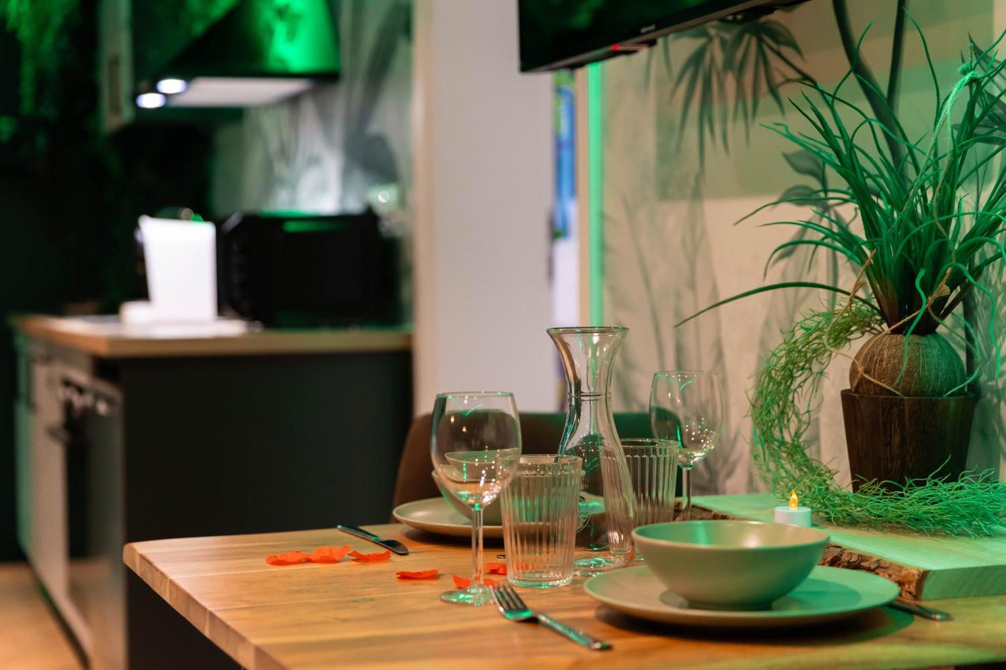 L'Oasis Tropicale, Jacuzzi, Love Room Roppenheim Luaran gambar